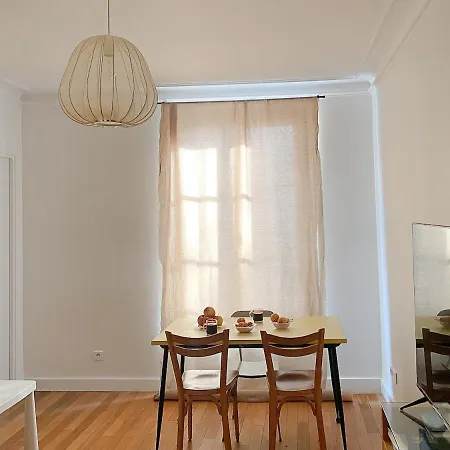 Bright 3 In 11th Apartment *